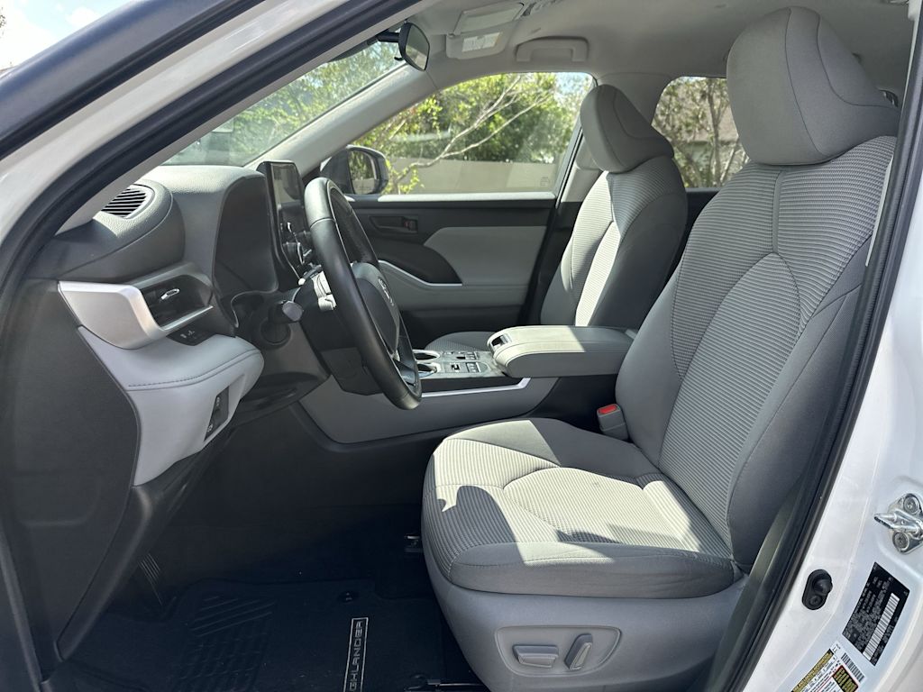 Thumbnail: 2023 Toyota Highlander - 12