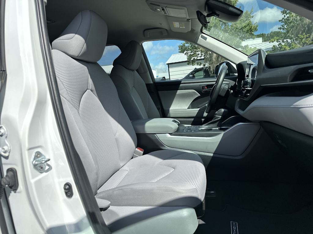 Thumbnail: 2023 Toyota Highlander - 26
