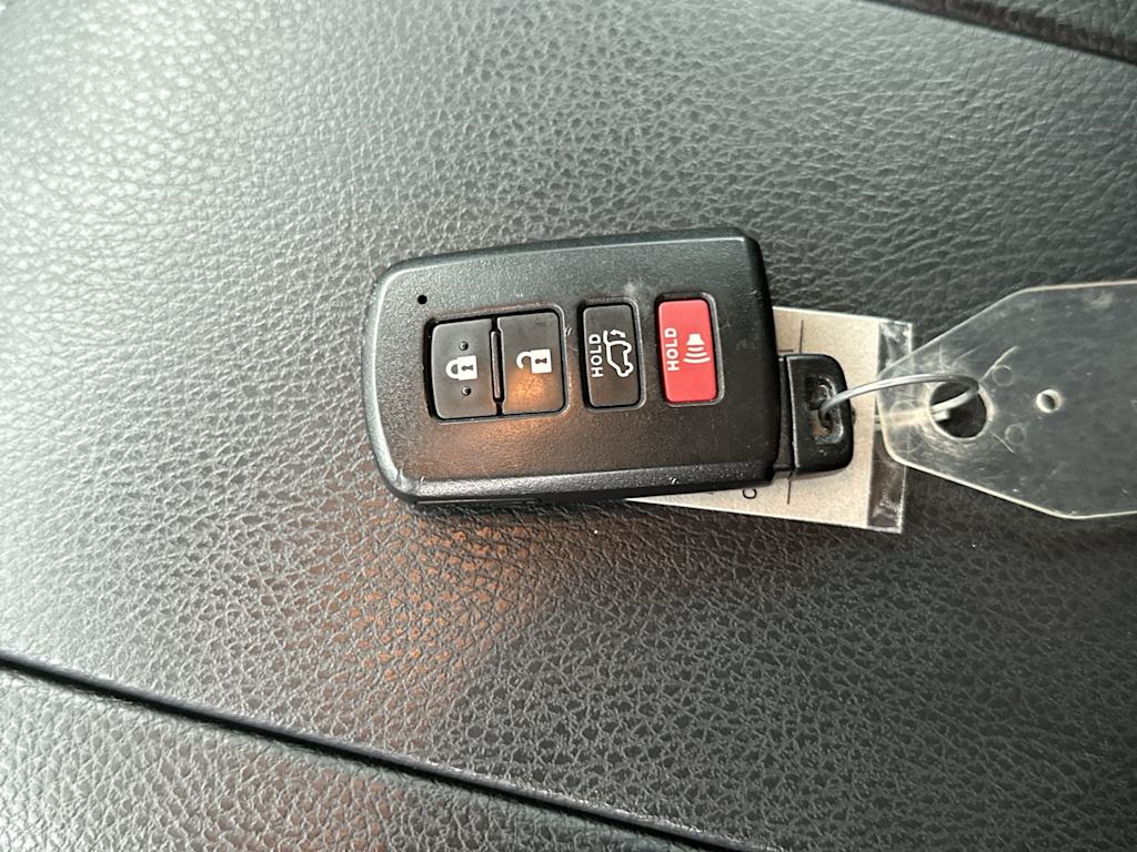 Thumbnail: 2019 Toyota Highlander - 18