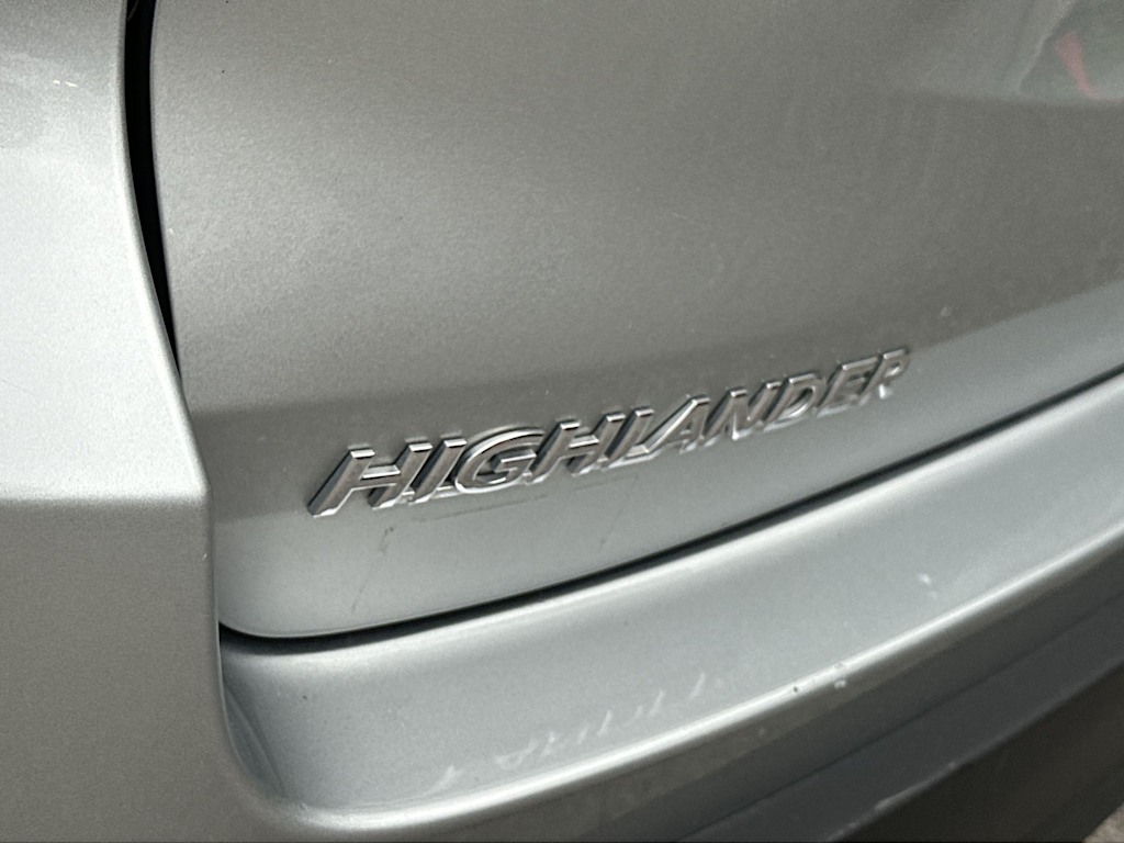 Thumbnail: 2019 Toyota Highlander - 23
