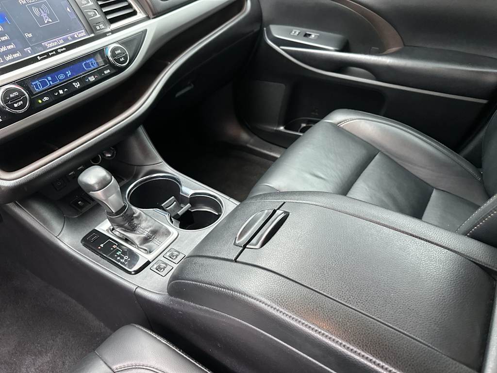 Thumbnail: 2019 Toyota Highlander - 15