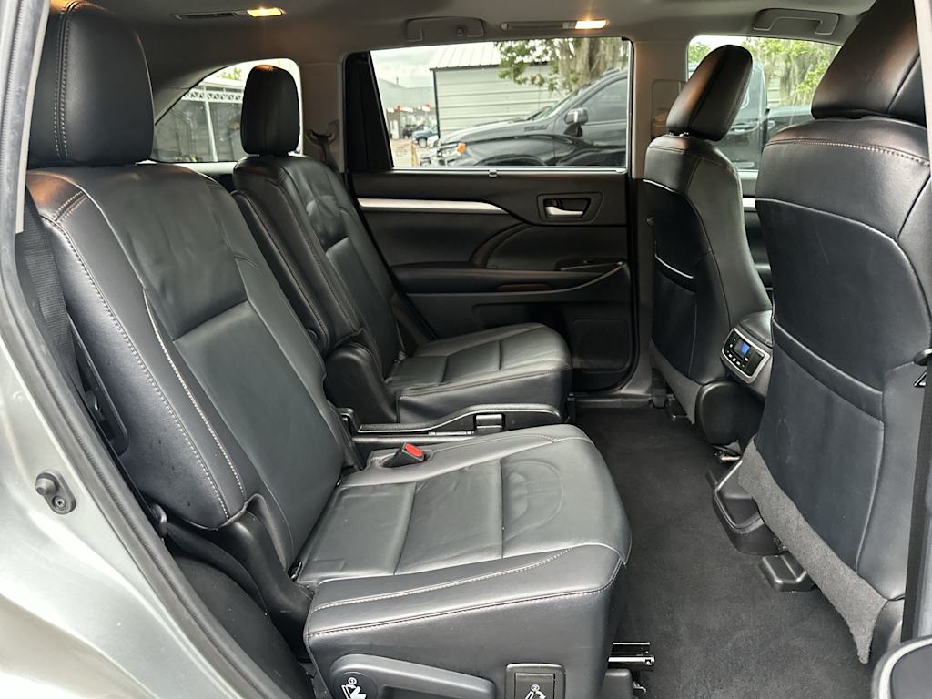 Thumbnail: 2019 Toyota Highlander - 25