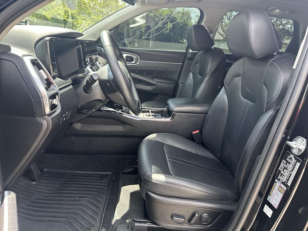 Thumbnail: 2023 Kia Sorento - 12