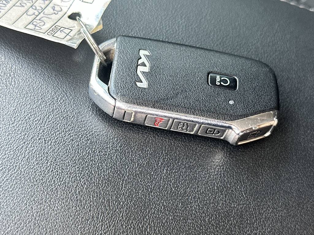 Thumbnail: 2023 Kia Sorento - 17