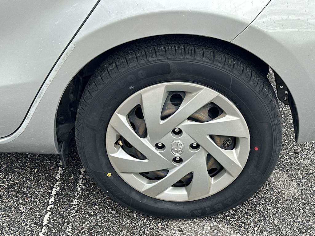 Thumbnail: 2015 Toyota Prius c - 8
