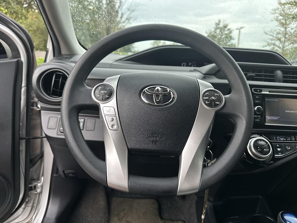 Thumbnail: 2015 Toyota Prius c - 10