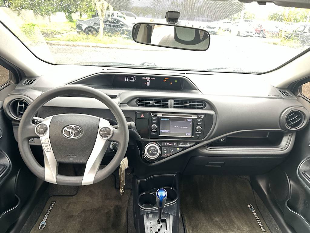 Thumbnail: 2015 Toyota Prius c - 2