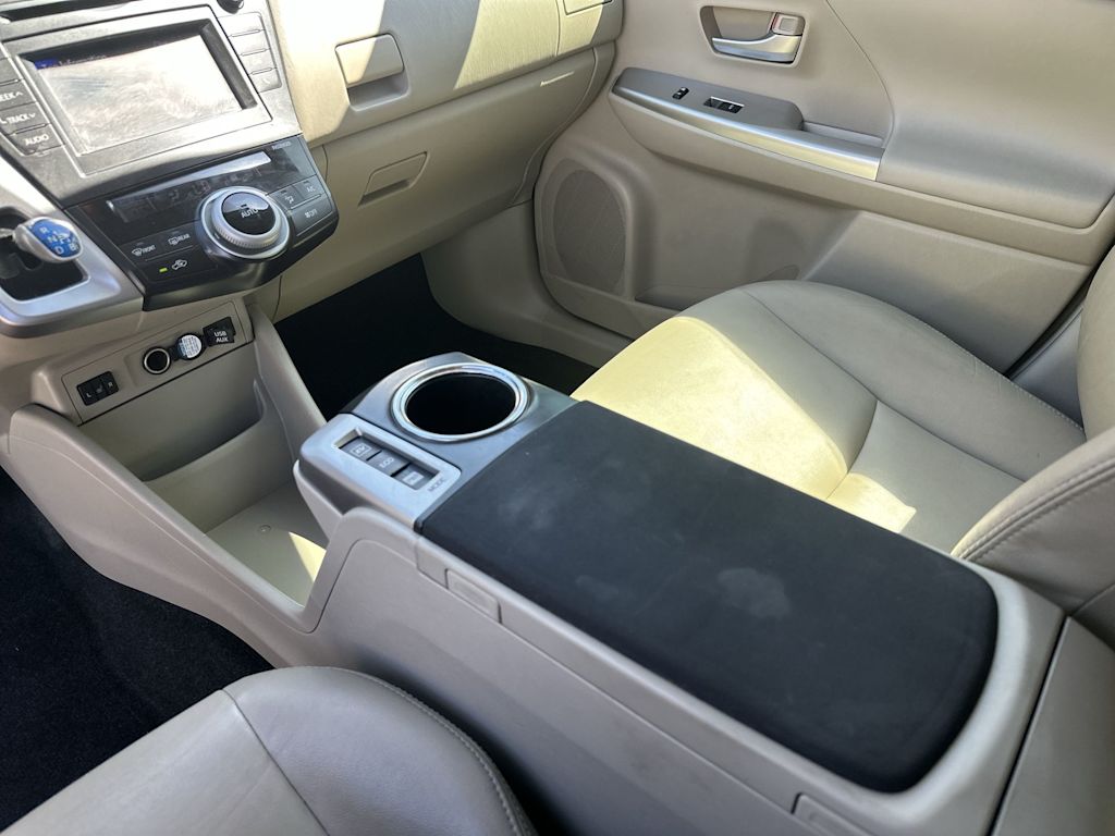 Thumbnail: 2013 Toyota Prius v - 26