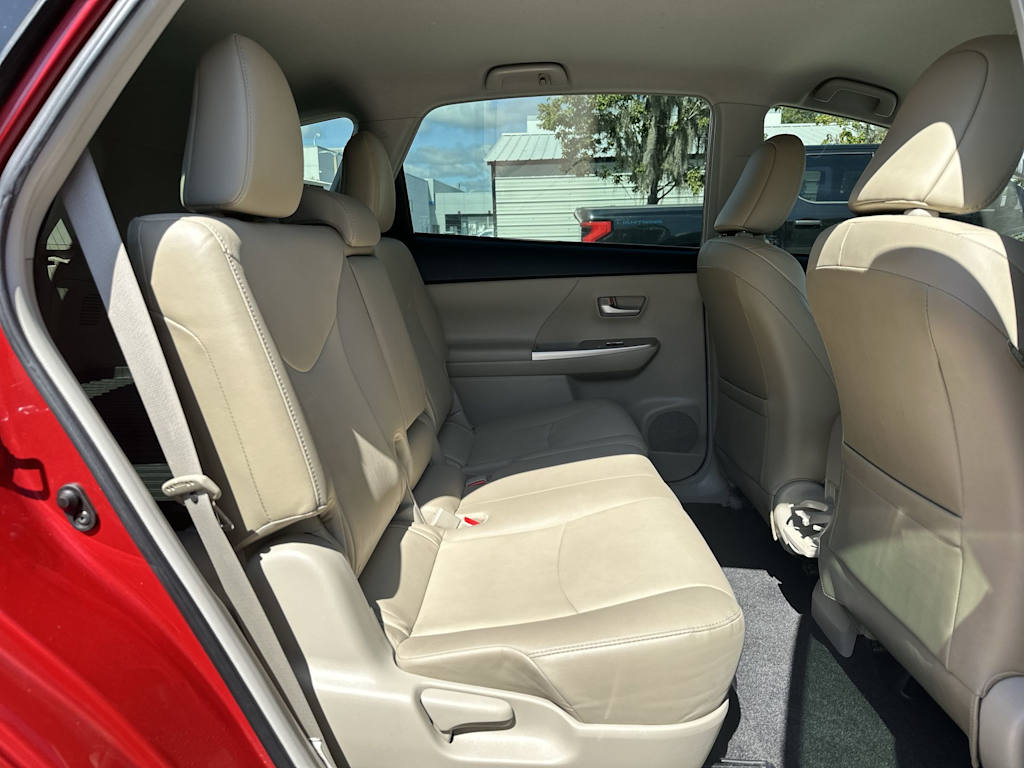 Thumbnail: 2013 Toyota Prius v - 24
