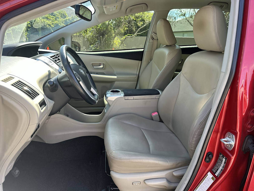 Thumbnail: 2013 Toyota Prius v - 12