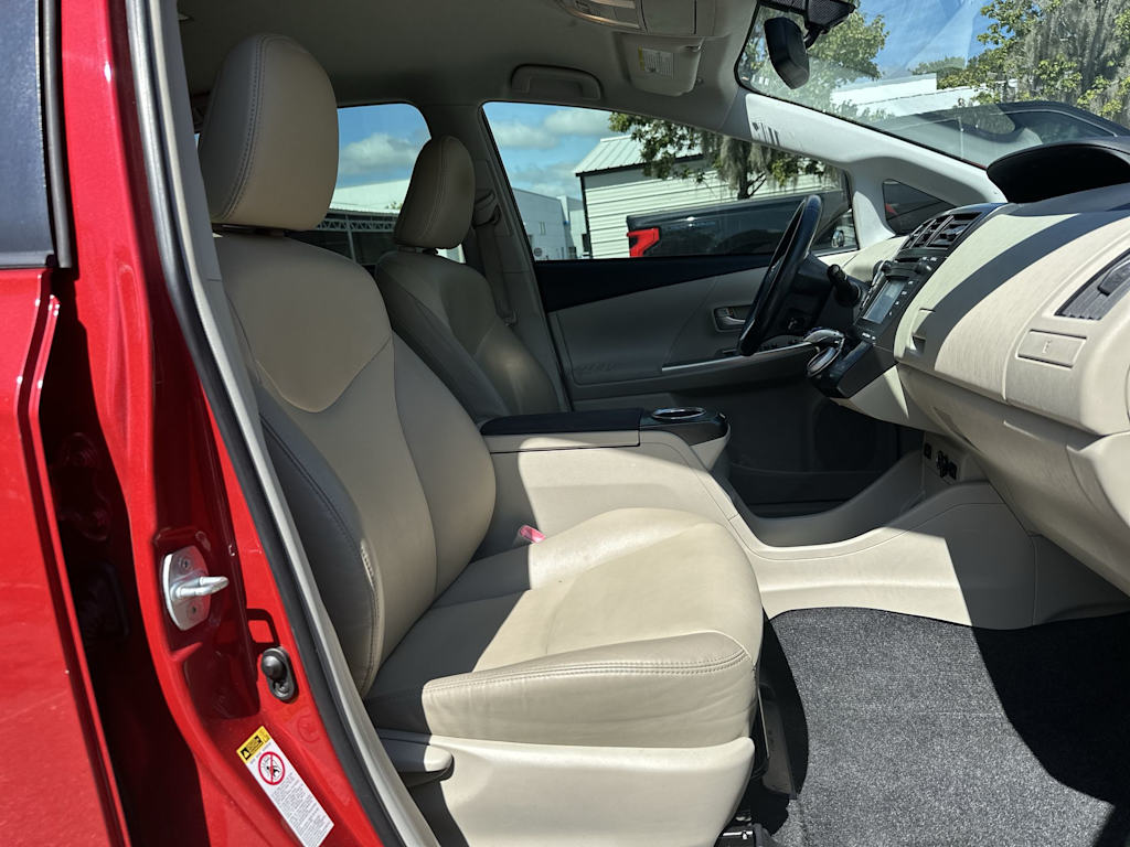 Thumbnail: 2013 Toyota Prius v - 25