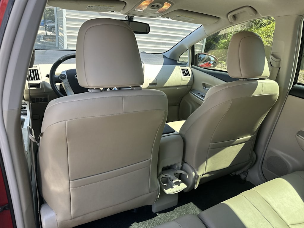 Thumbnail: 2013 Toyota Prius v - 23