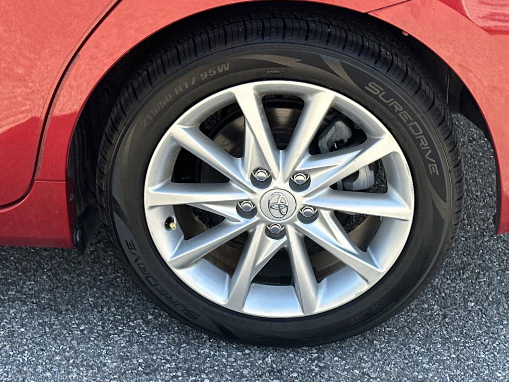 Thumbnail: 2013 Toyota Prius v - 8