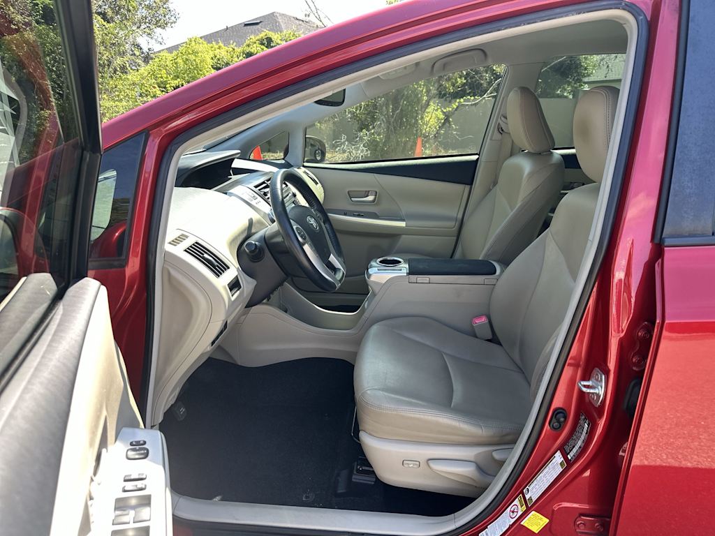Thumbnail: 2013 Toyota Prius v - 11