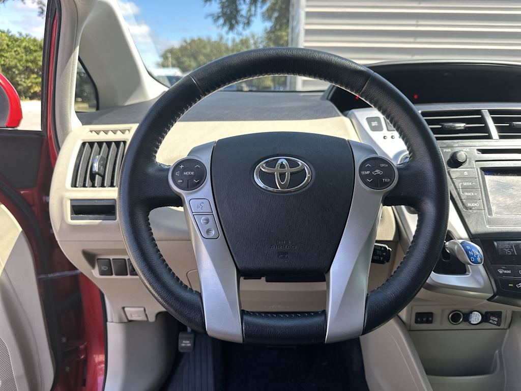 Thumbnail: 2013 Toyota Prius v - 10