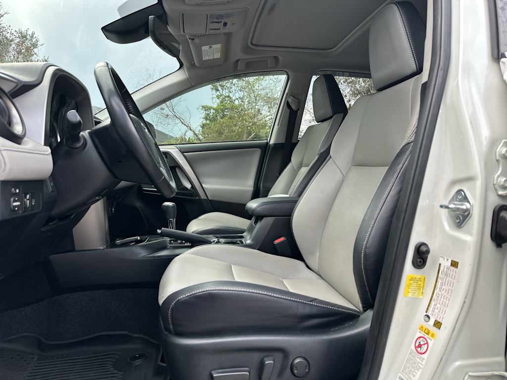 Thumbnail: 2018 Toyota RAV4 - 12