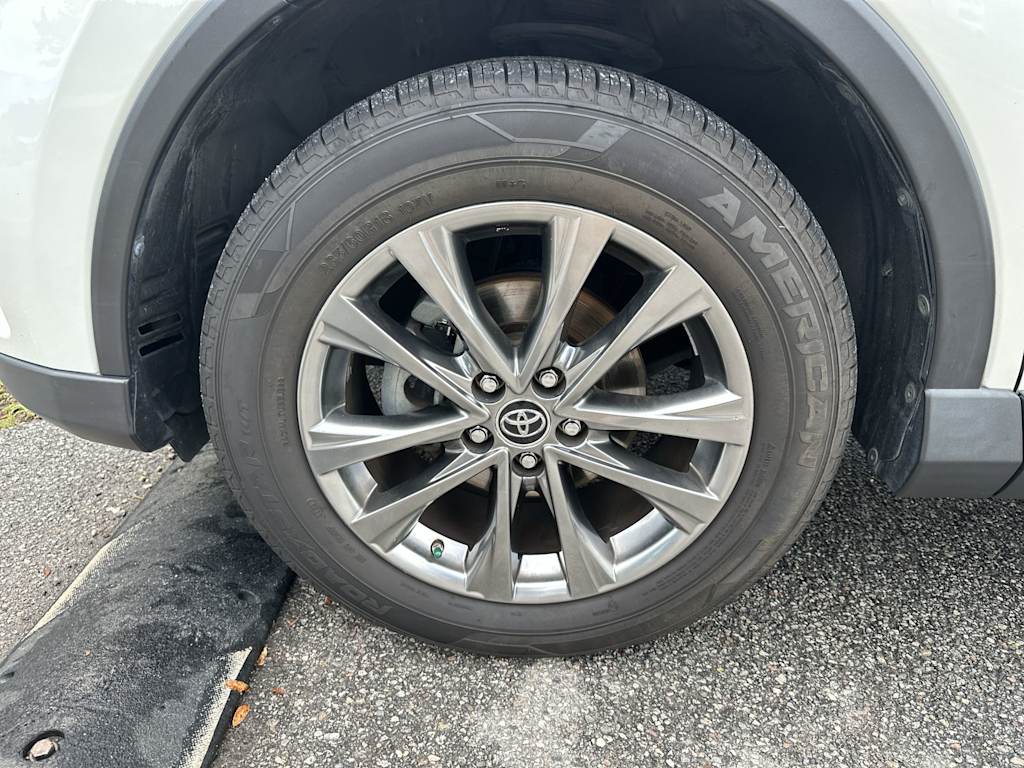 Thumbnail: 2018 Toyota RAV4 - 8