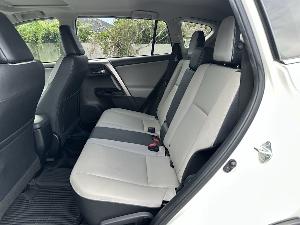 Thumbnail: 2018 Toyota RAV4 - 24