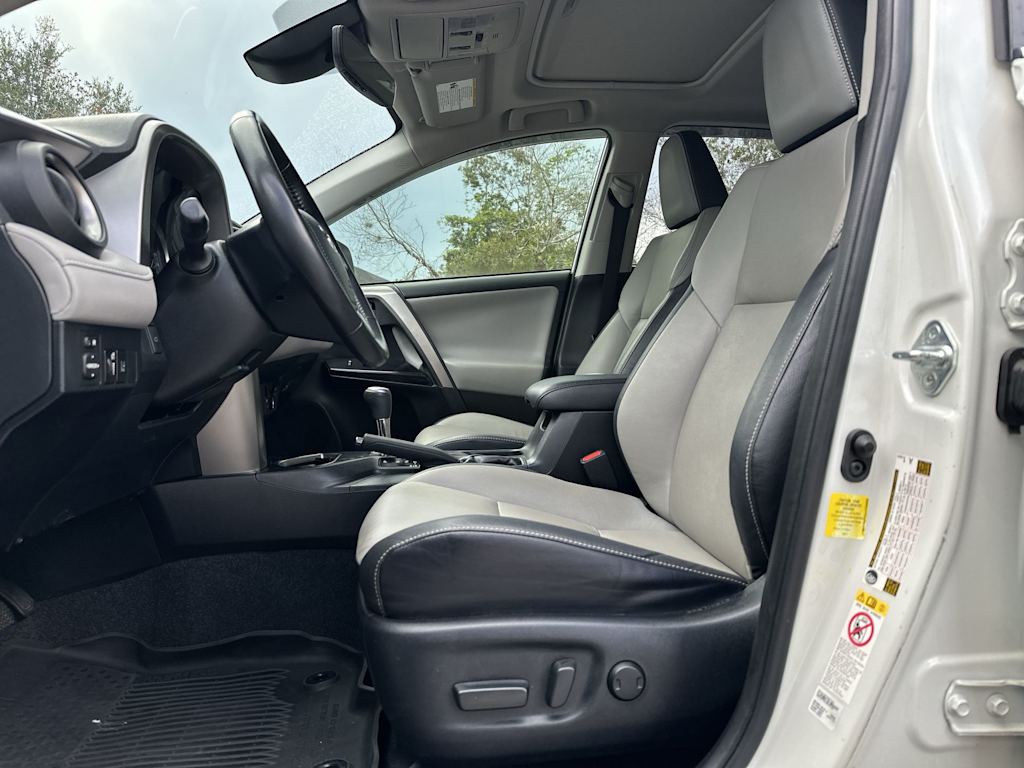Thumbnail: 2018 Toyota RAV4 - 11