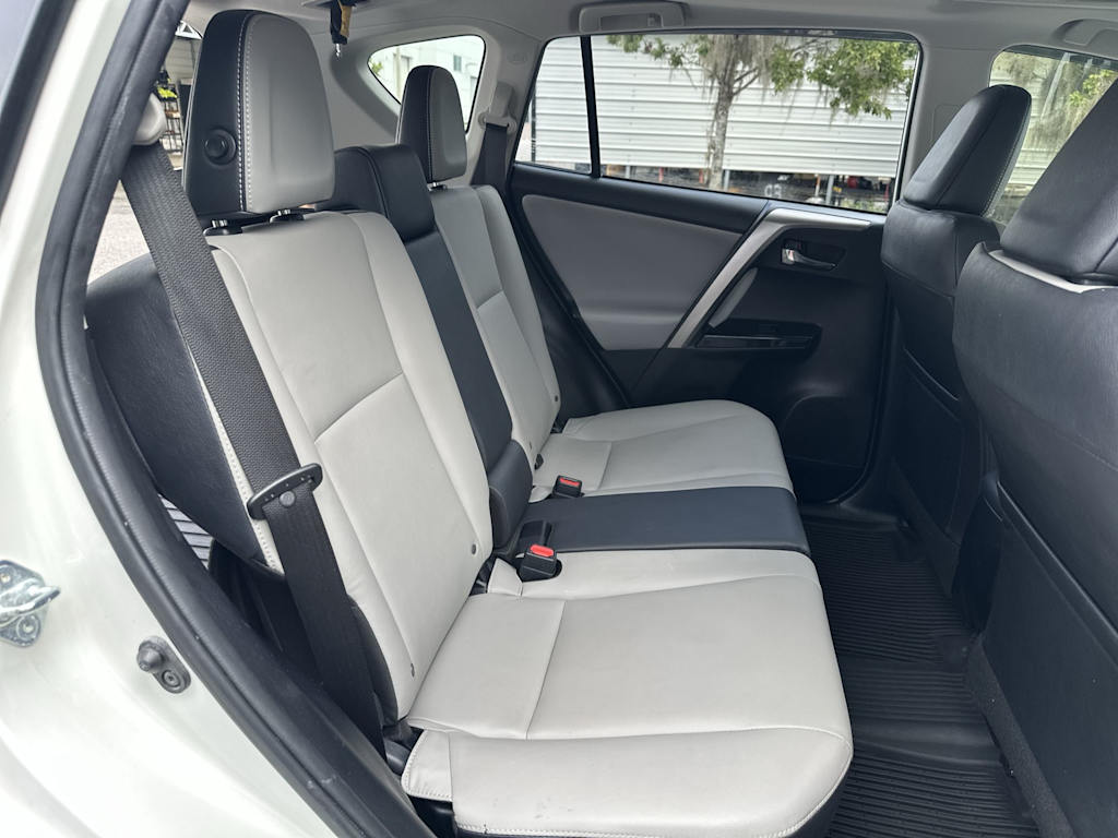 Thumbnail: 2018 Toyota RAV4 - 25