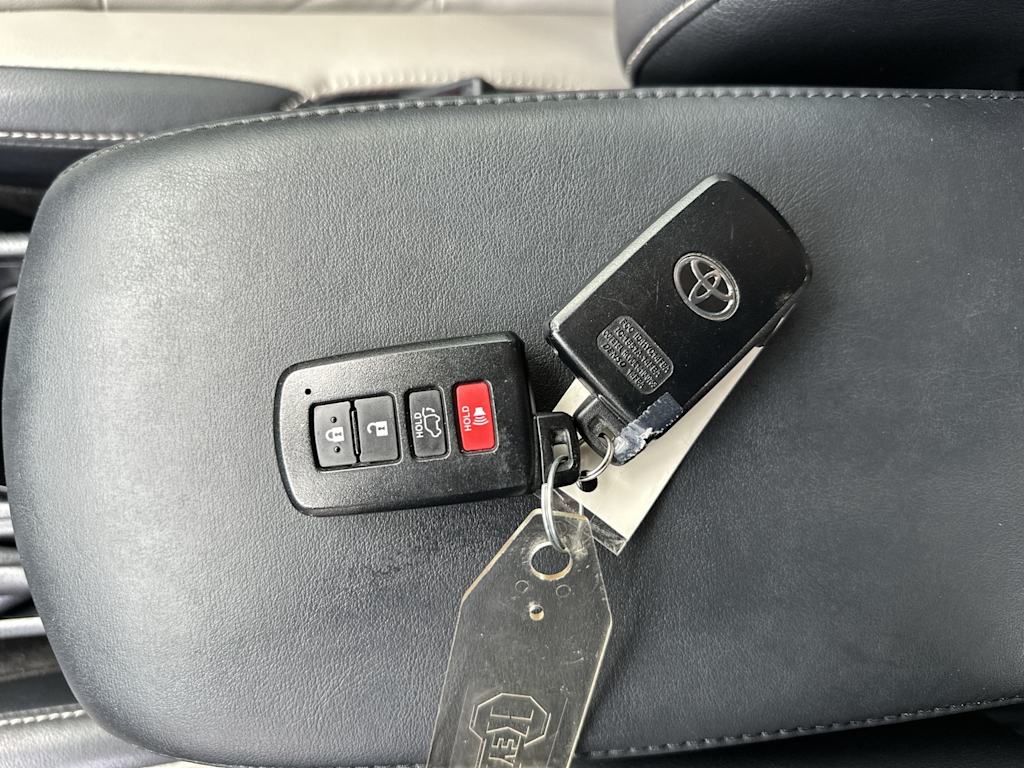 Thumbnail: 2018 Toyota RAV4 - 18