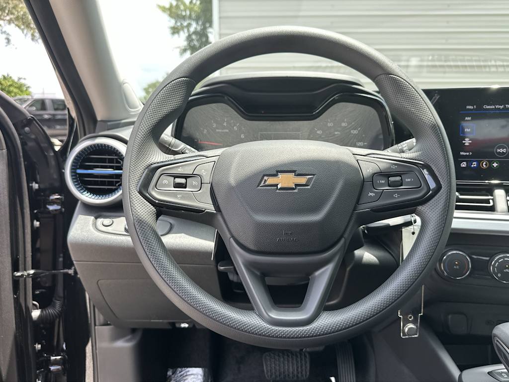 Thumbnail: 2026 Chevrolet Trax - 9