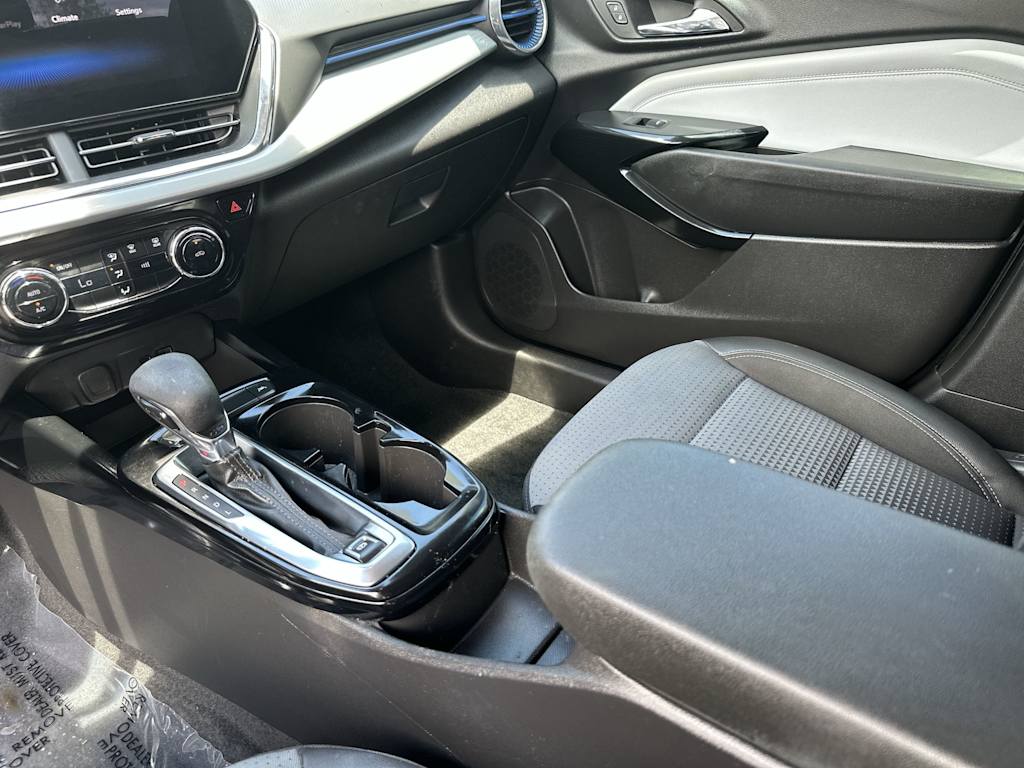 Thumbnail: 2025 Chevrolet Trax - 15