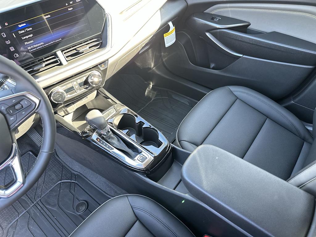 Thumbnail: 2026 Chevrolet Trax - 14