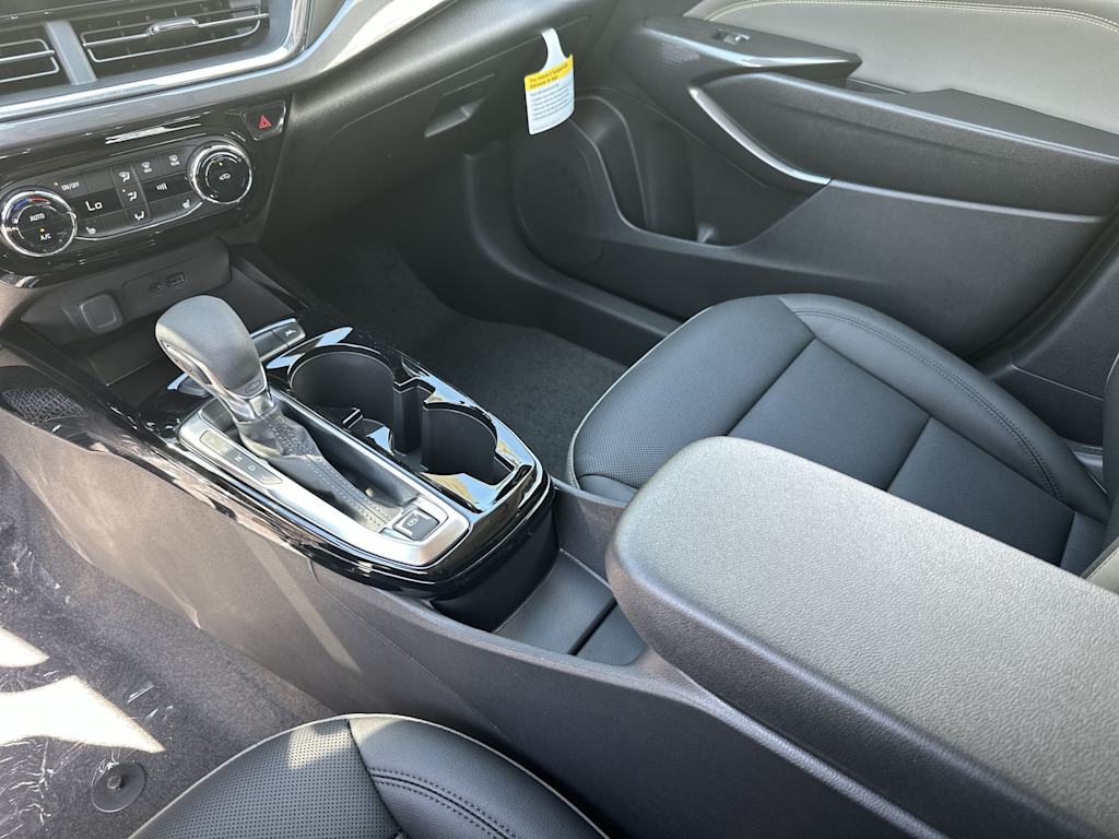 Thumbnail: 2026 Chevrolet Trax - 15