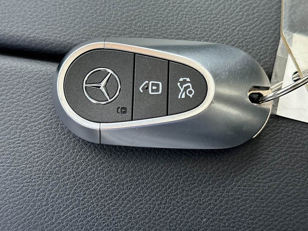 Thumbnail: 2025 Mercedes-Benz E-Class - 16