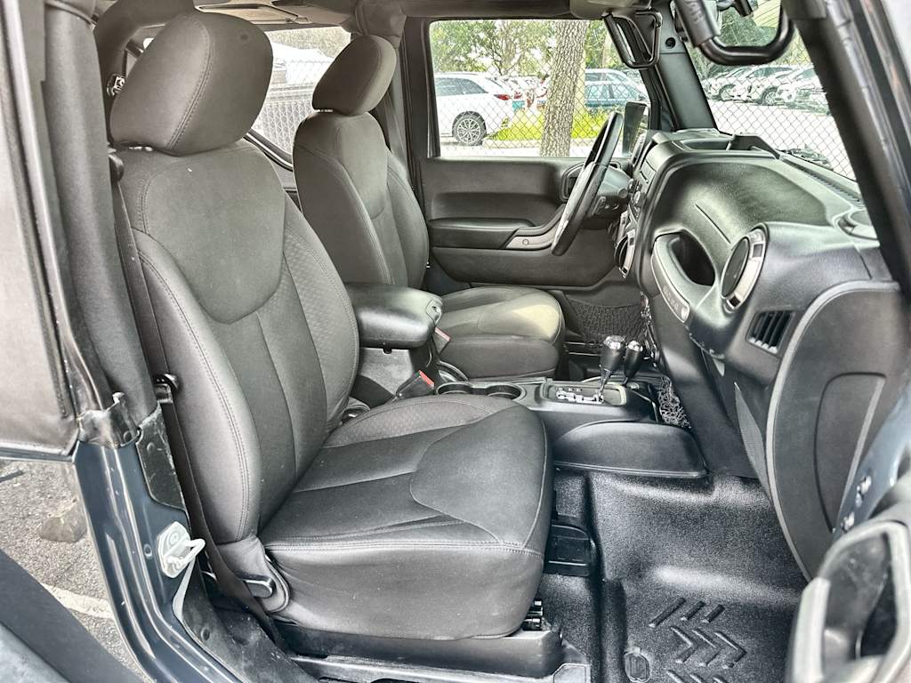 Thumbnail: 2016 Jeep Wrangler - 18
