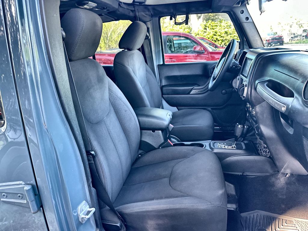 Thumbnail: 2015 Jeep Wrangler - 10