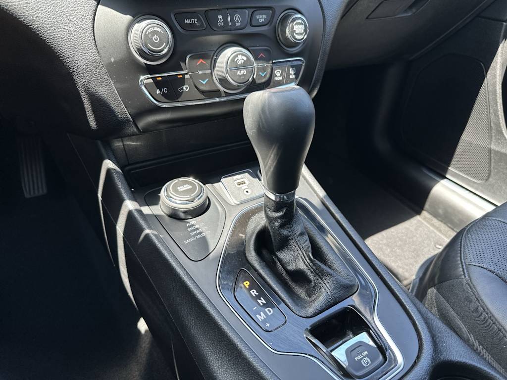 Thumbnail: 2020 Jeep Cherokee - 14