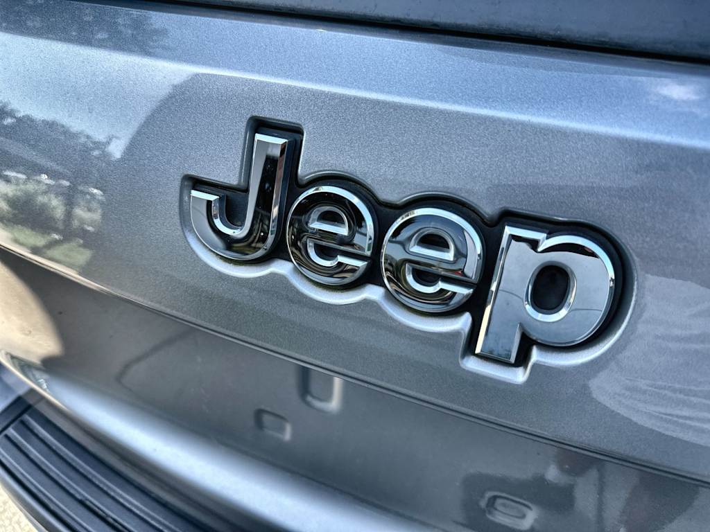 Thumbnail: 2018 Jeep Grand Cherokee - 23