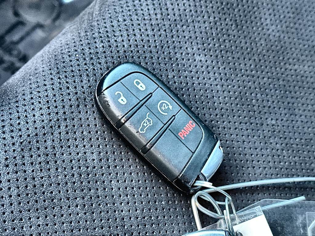 Thumbnail: 2020 Jeep Grand Cherokee - 17