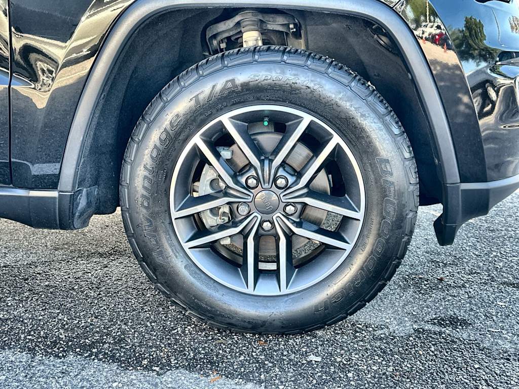 Thumbnail: 2020 Jeep Grand Cherokee - 8