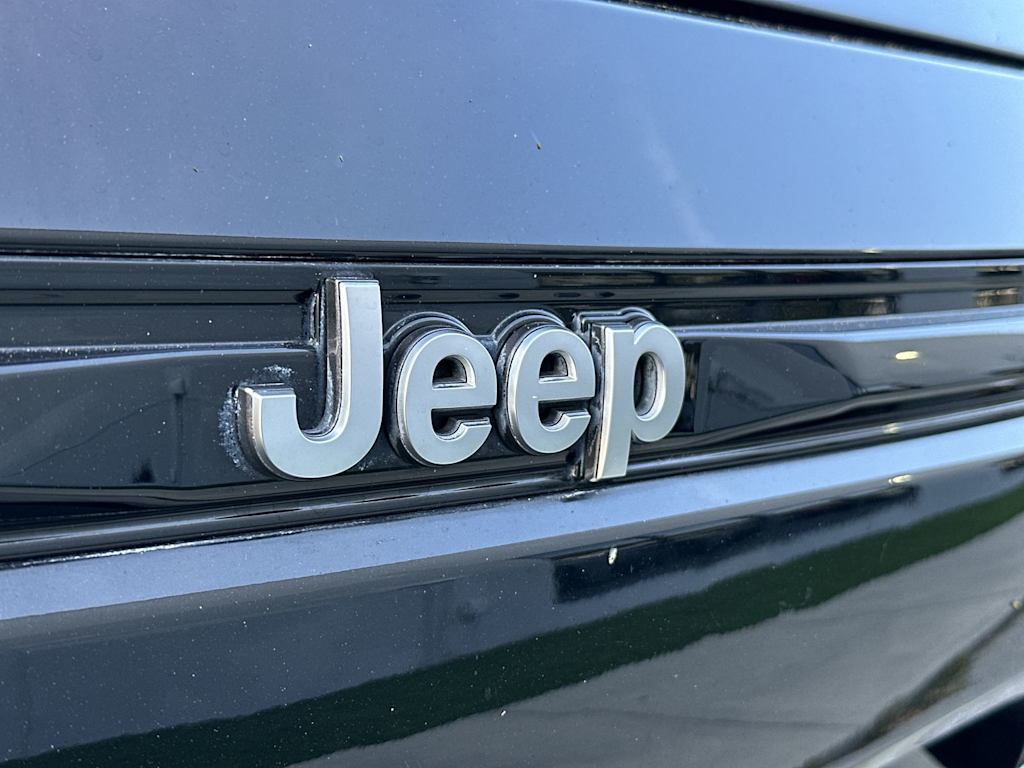 Thumbnail: 2022 Jeep Grand Cherokee - 24