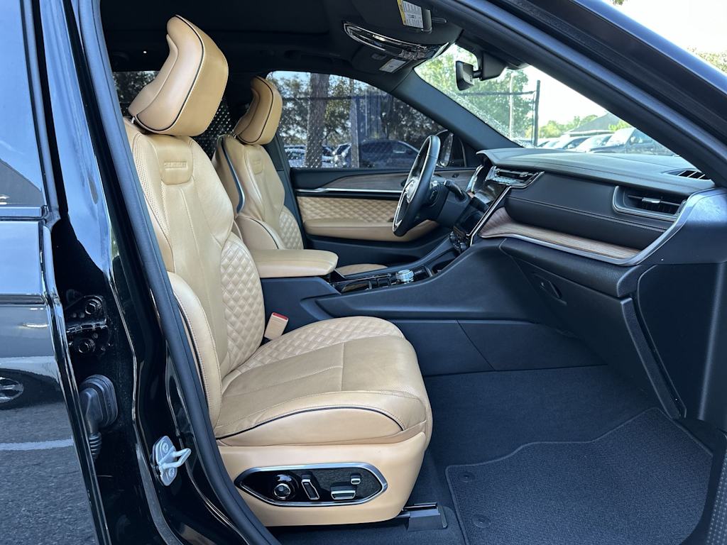 Thumbnail: 2022 Jeep Grand Cherokee - 20
