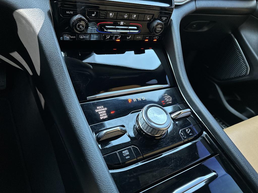 Thumbnail: 2022 Jeep Grand Cherokee - 14