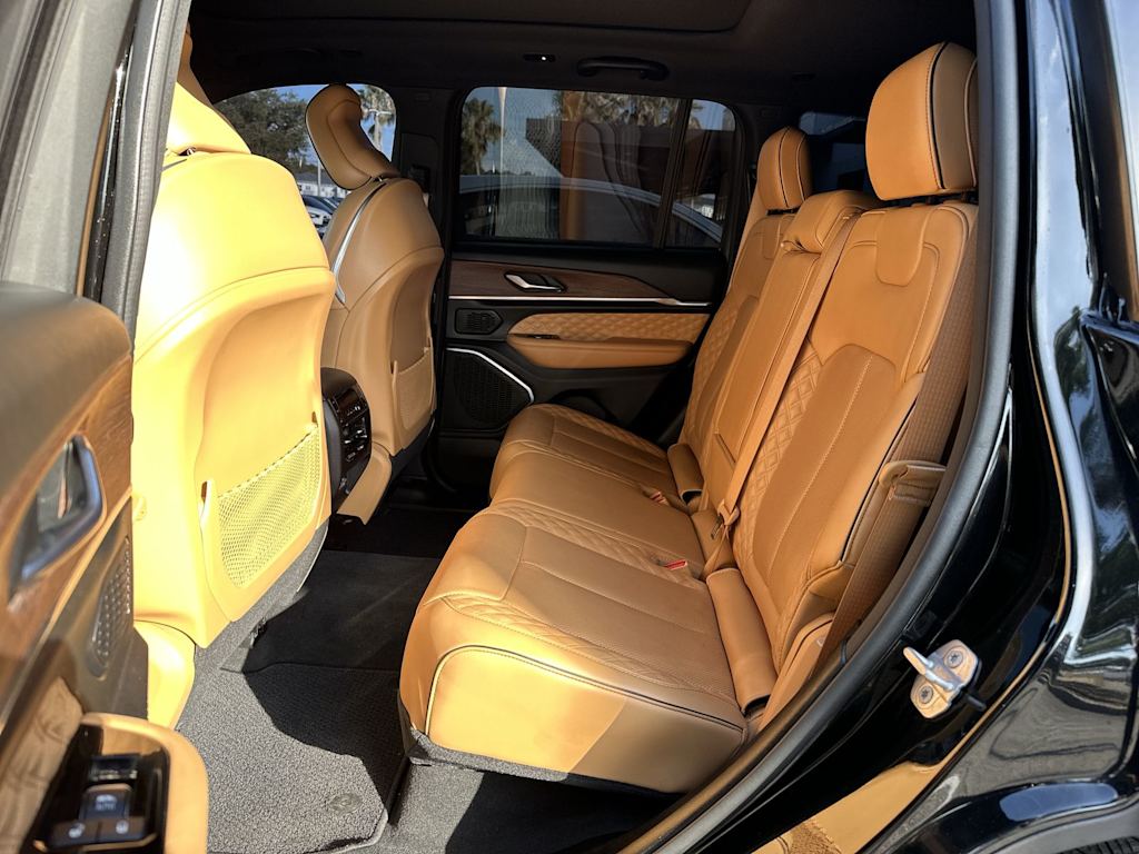 Thumbnail: 2022 Jeep Grand Cherokee - 12
