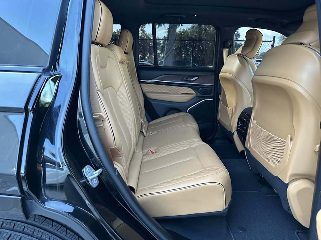 Thumbnail: 2022 Jeep Grand Cherokee - 26