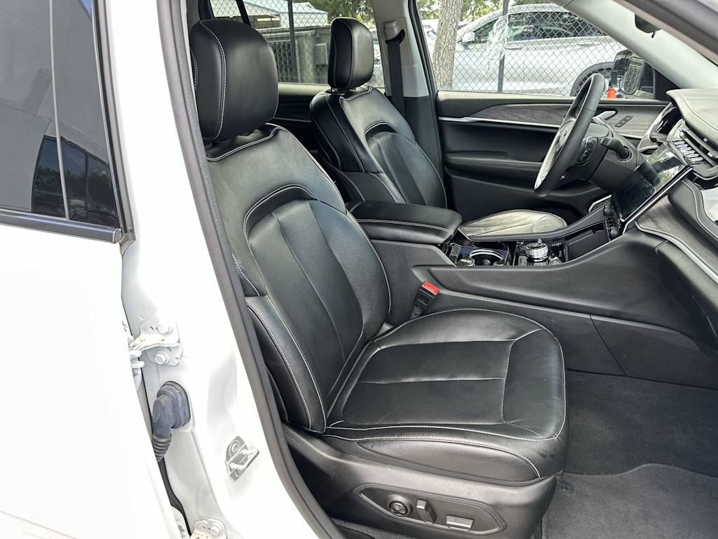 Thumbnail: 2022 Jeep Grand Cherokee - 12