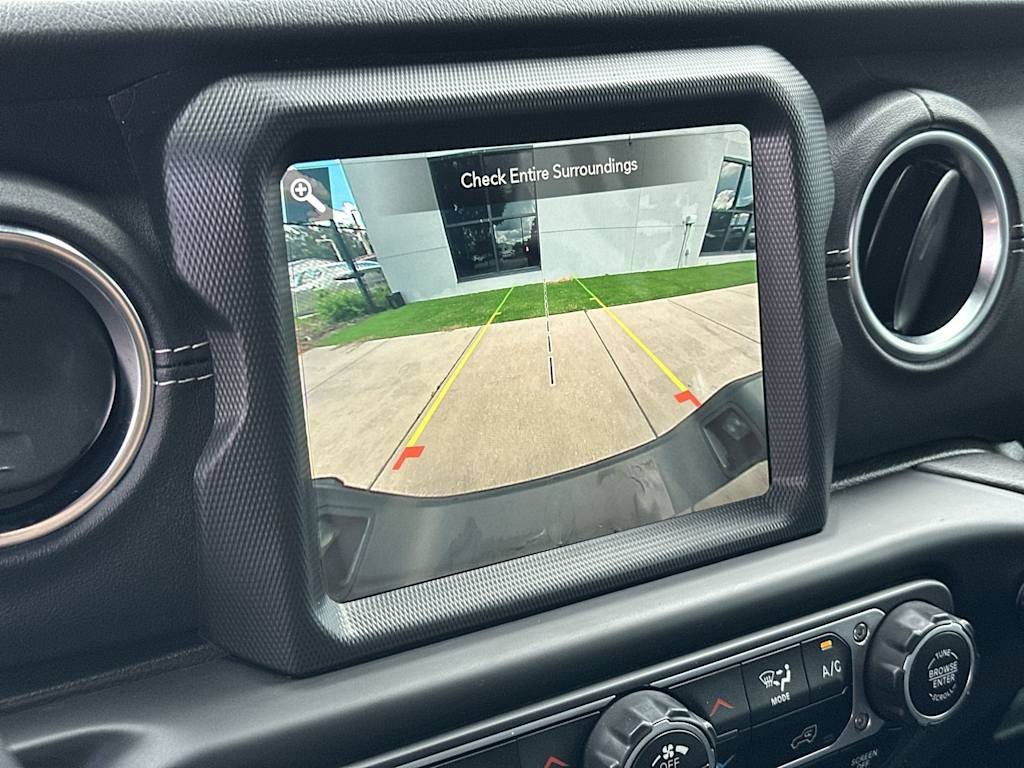 Thumbnail: 2021 Jeep Gladiator - 13
