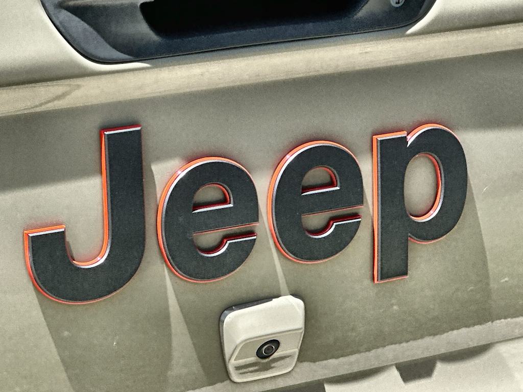 Thumbnail: 2022 Jeep Gladiator - 22