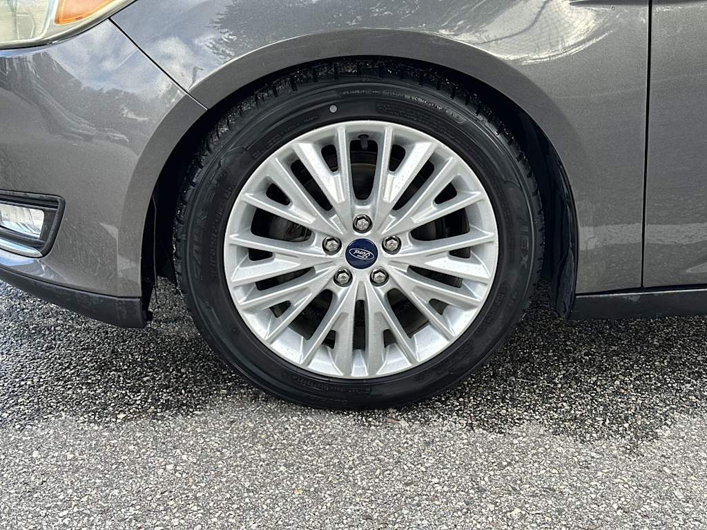 Thumbnail: 2015 Ford Focus - 8