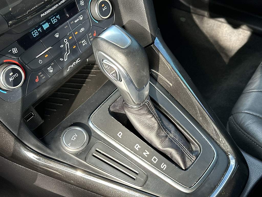 Thumbnail: 2015 Ford Focus - 14
