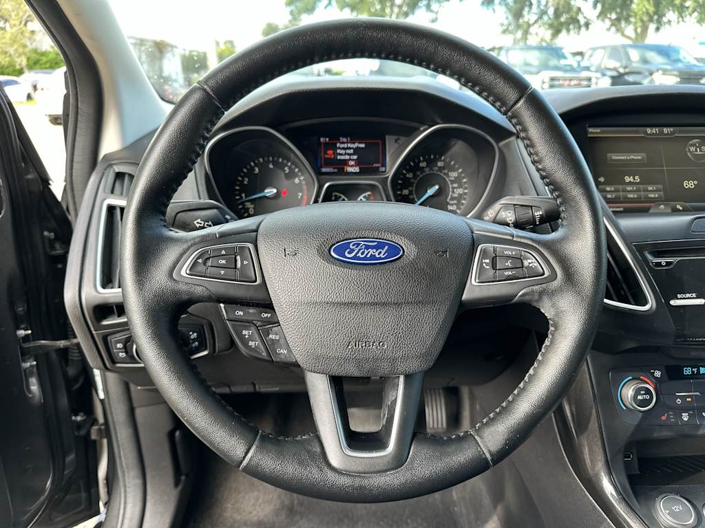 Thumbnail: 2015 Ford Focus - 9