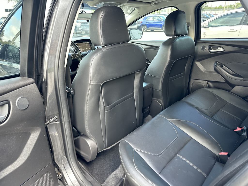 Thumbnail: 2015 Ford Focus - 23