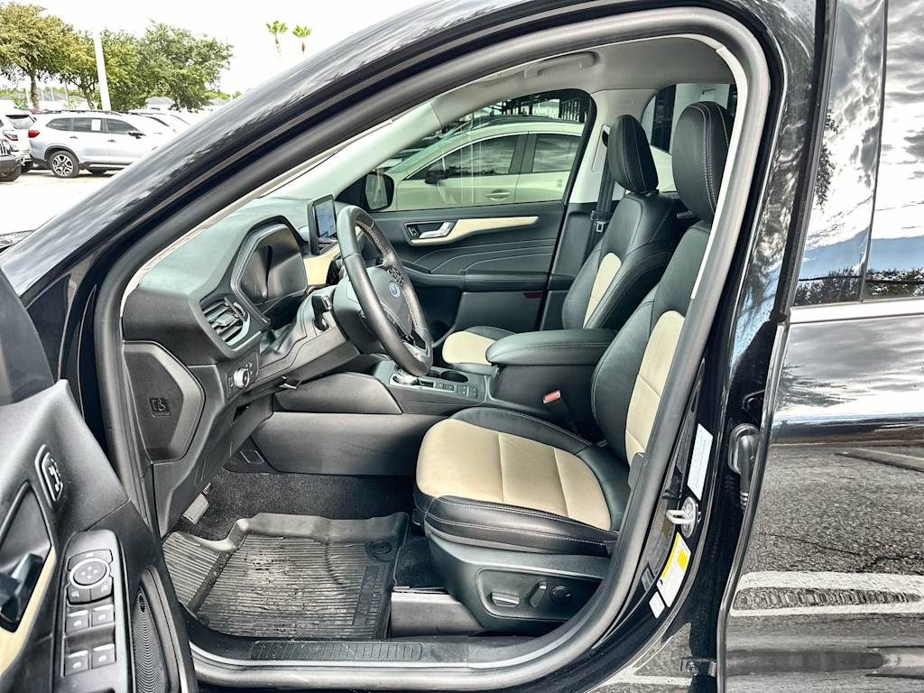 Thumbnail: 2022 Ford Escape - 10