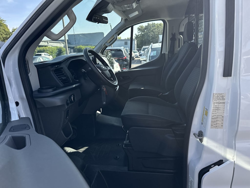 2023 Ford Transit Series 250 18
